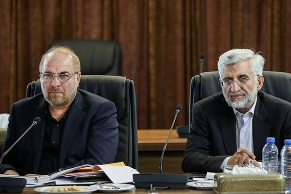 قالیباف و جلیلی، هر دو از جریان اصولگرایی هستند. این دو به ترتیب در انتخابات سال ۱۳۹۶ و ۱۴۰۰ به نفع ابراهیم رئیسی انصراف دادند.