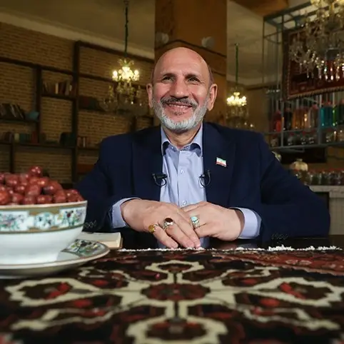 مدعی طب سنتی که گفت خامنهای را حجامت کرده، کلاهبردار از آب درآمد و فراری شد