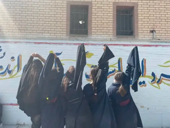 ههنگاو: از اول سال ۲۰۲۳، نهادهای امنیتی ۲۰۱ کودک و نوجوان را بازداشت کردهاند