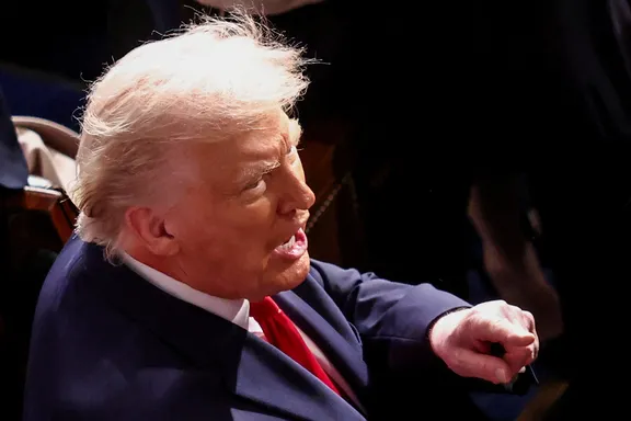 ترامپ: آمریکا بیش از ۸۰ میلیون بشکه نفت از ونزوئلا دریافت کرده است