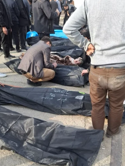 شاهد عيان: في مستشفى واحد فقط بمدينة زنجان نُقلت 14 جثة تحمل آثار رصاص الرحمة