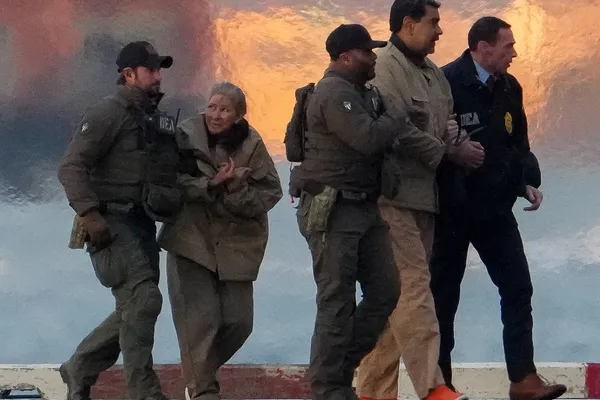 نیکلاس مادورو و همسرش به دادگاه فدرال نیویورک منتقل شدند