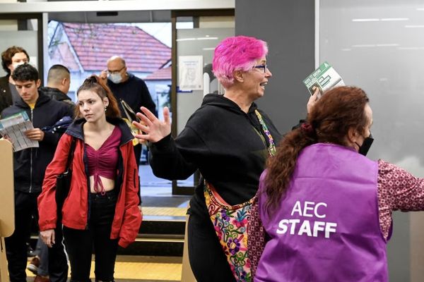 بیش از ۱۰ هزار استرالیایی بعد از آغاز جنگ از خاورمیانه به کشور خود برگشتند