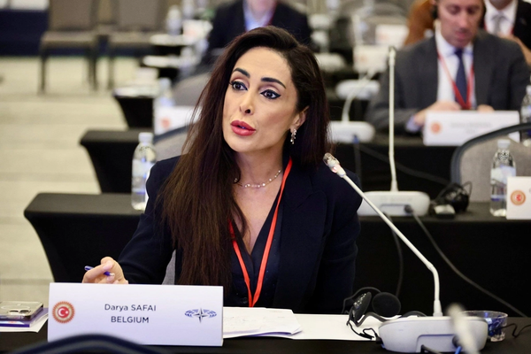 نائبة بلجيكية من أصل إيراني: إيران تشهد الآن واحدة من كبرى مجازر التاريخ