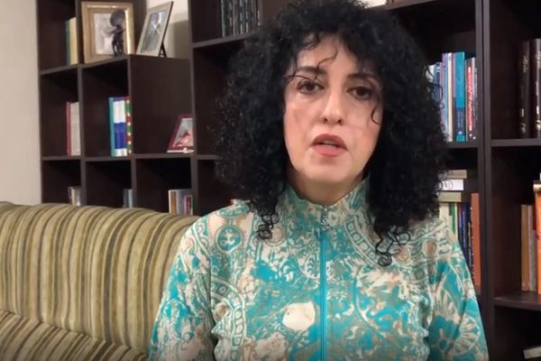 الناشطة الإيرانية نرجس محمدي في رسالة من السجن: الحكم الأخير ضدي بسبب ترشيحي لجائزة نوبل