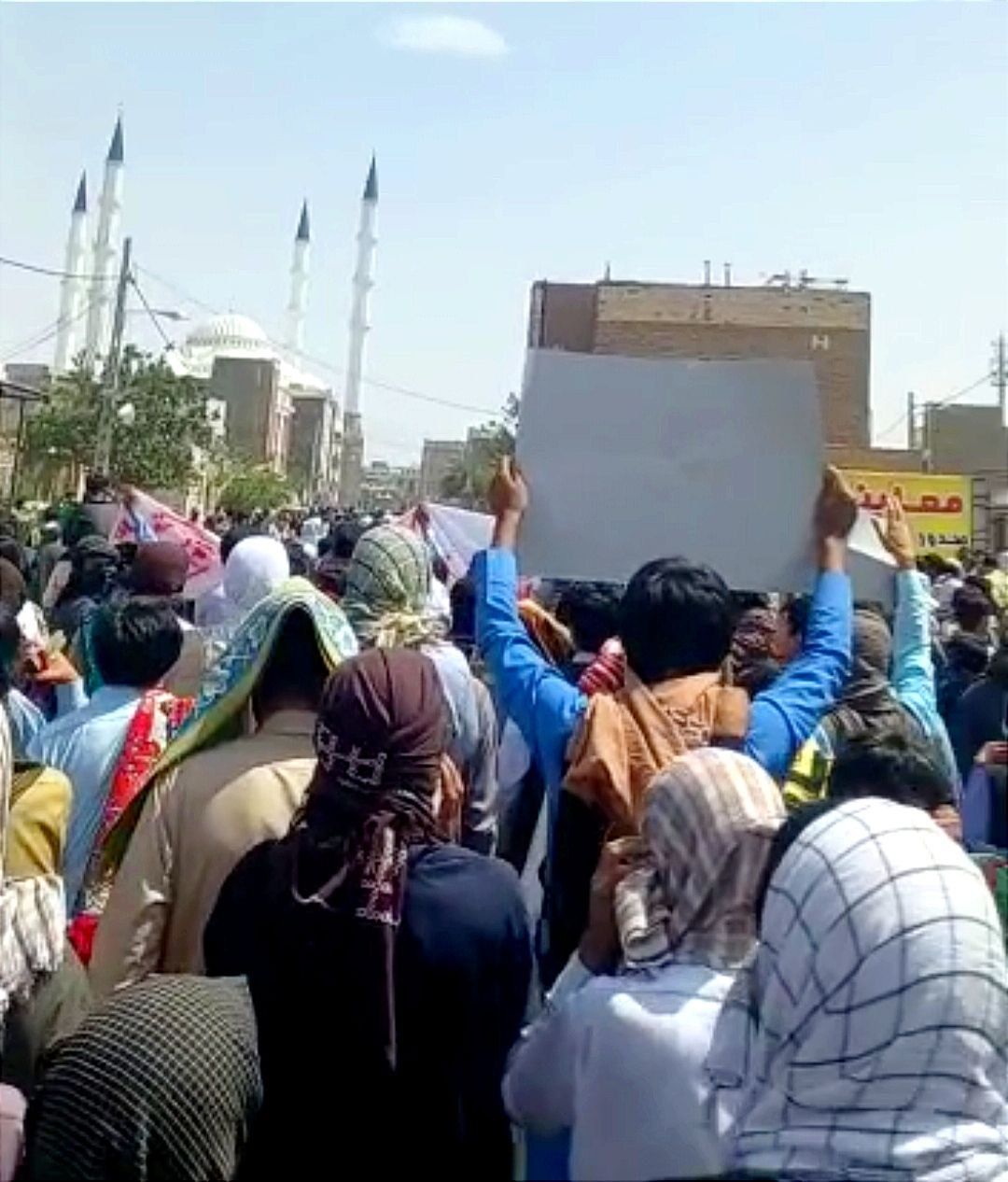 مردم زاهدان در سی‌ و چهارمین جمعه اعتراضی خود بار دیگر خواهان سرنگونی جمهوری اسلامی شدند