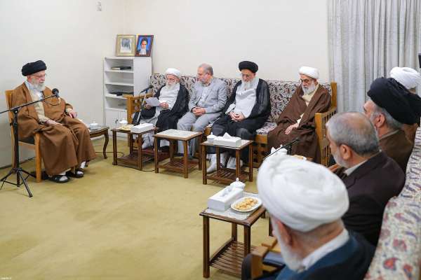 "صيانة الدستور" الإيراني عصا "خامنئي" في لعبة الانتخابات.. خلفيات أعضائه وكيفية اختيارهم