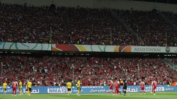 دو ساعت پس از پایان بازی؛ شکایت متقابل پرسپولیس و سپاهان بر سر رفتار تماشاگران