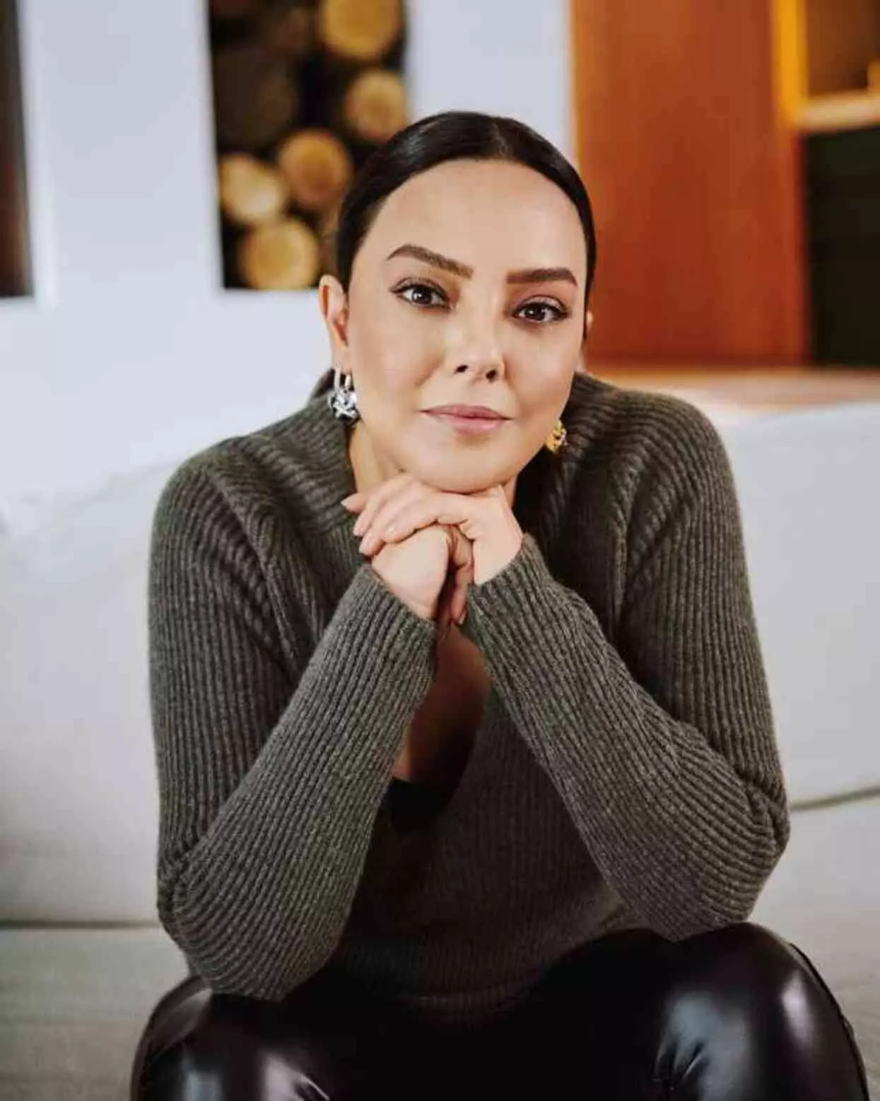 فنانة تركية شهيرة تبدي تضامنها مع الاحتجاجات في إيران 