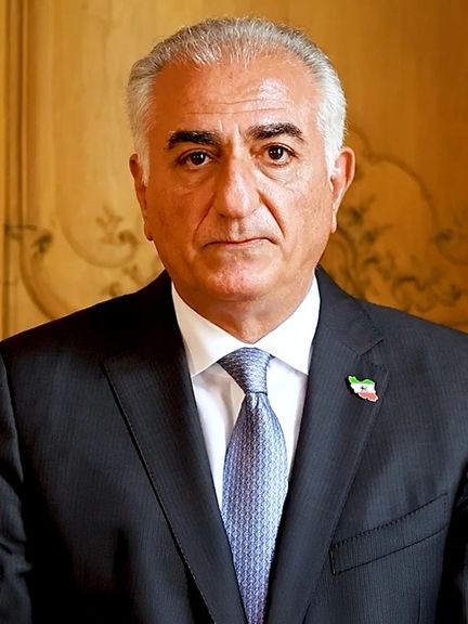 ولي عهد إيران السابق رضا بهلوي يدعو المواطنين إلى عدم القلق بشأن المستقبل بعد سقوط النظام