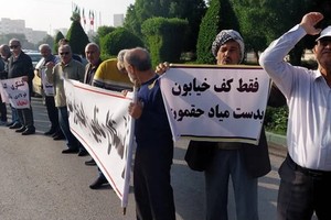 پایه مزد کارگران ایران در یک دهه از ۲۳۲ دلار به حدود ۸۰ دلار سقوط کرد