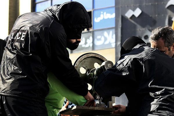 مصادر لـ"إیران إنترناشیونال":القضاء الإيراني یأمر بتنفیذ عاجل لعقوبتي الإعدام وبتر الأطراف