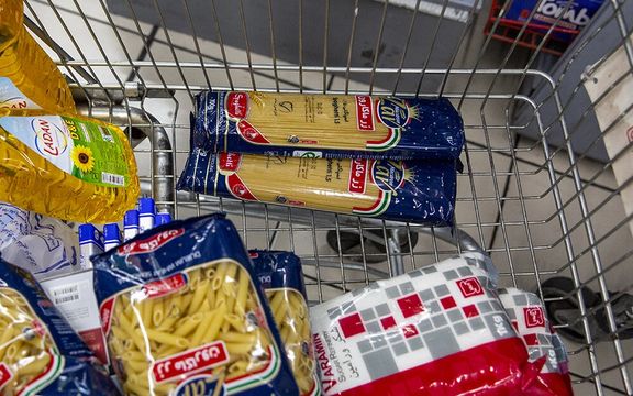 برداشت از صندوق ذخیره ارزی؛ ۶۰ میلیون ایرانی برای تامین خوراک محتاج «کوپن» هستند