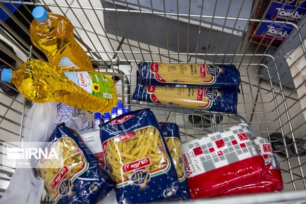 لتأمين كوبونات طعام 60 مليون إيراني.. المرشد يأمر بسحب مليار دولار من "صندوق التنمية"