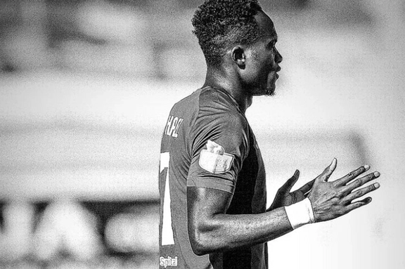 مرگ تلخ در مستطیل سبز؛ ملیپوش سابق غنا در زمین فوتبال از هوش رفت و جان خود را از دست داد