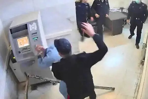 خاص: مقتل مجند ومواطن على يد الشرطة الإيرانية نتيجة التعذيب