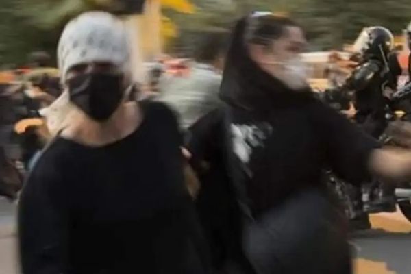 "العفو الدولية" تنشر تقريرا مؤلفا من120صفحة حول اعتداءات عناصر الأمن الإيراني على متظاهرين