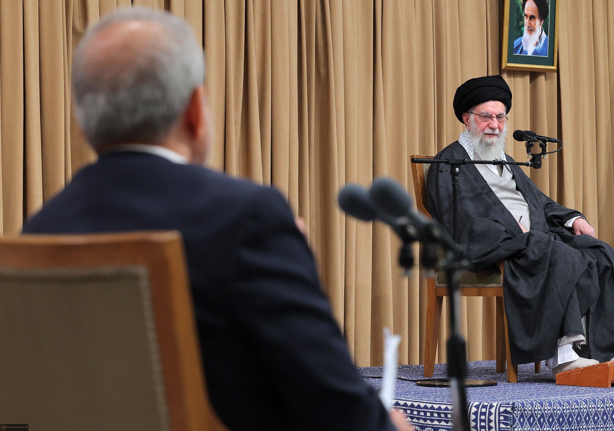 وعده پزشکیان به خامنه‌‌ای: چین و روسیه در ایران سرما‌یه‌گذاری می‌کنند 