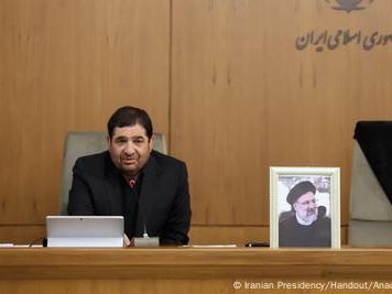 واکنش محمد مخبر به سخنان خامنهای: رئیسی خودش میدانست که گزارش مهمل به خامنهای داده