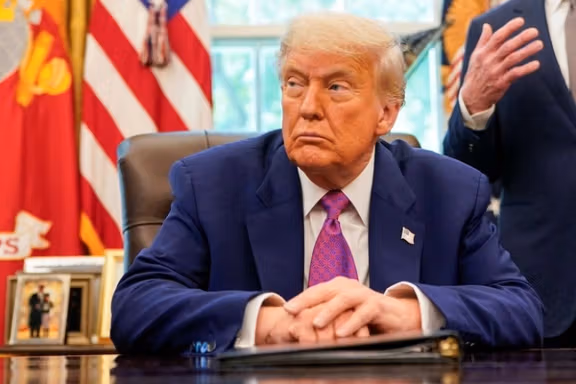 رویترز: آمریکا با جابهجایی هواپیماهای سوخترسان، گزینههای نظامی ترامپ را تقویت میکند