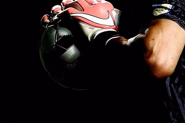 سیامک رحیمپور: در فوتبال پایه، برای انتخاب بازیکن، دنبال خواهر و مادر بازیکن میروند