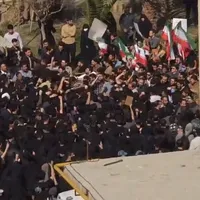 روز دوم خیزش دانشجویی در حمایت از انقلاب ملی؛ بسیجیان به دانشجویان معترض حمله کردند