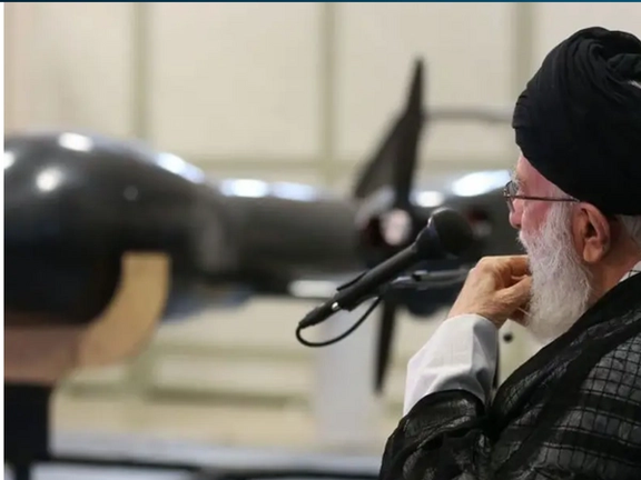 بيان 80 ناشطا سياسيا ومدنيا في إيران: على خامنئي أن لا يدخل البلاد في حرب حماس وإسرائيل