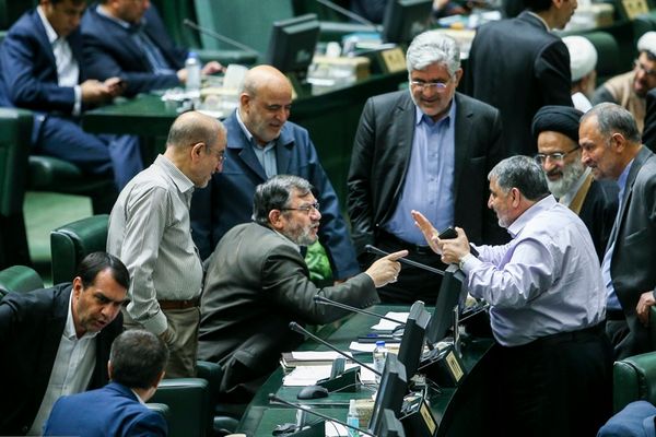 Government In Iran Marred By Corruption, Inefficiency, Say Pundits